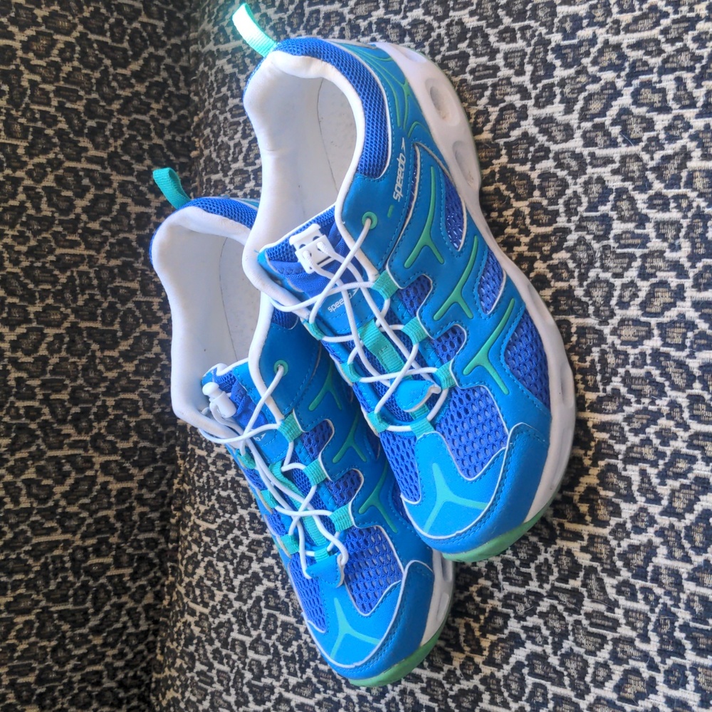 Speedo hydro comfort 3.0 sneakers.  Size 9